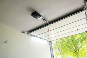 Comfort-260-accu-in-garage-application-Marantec